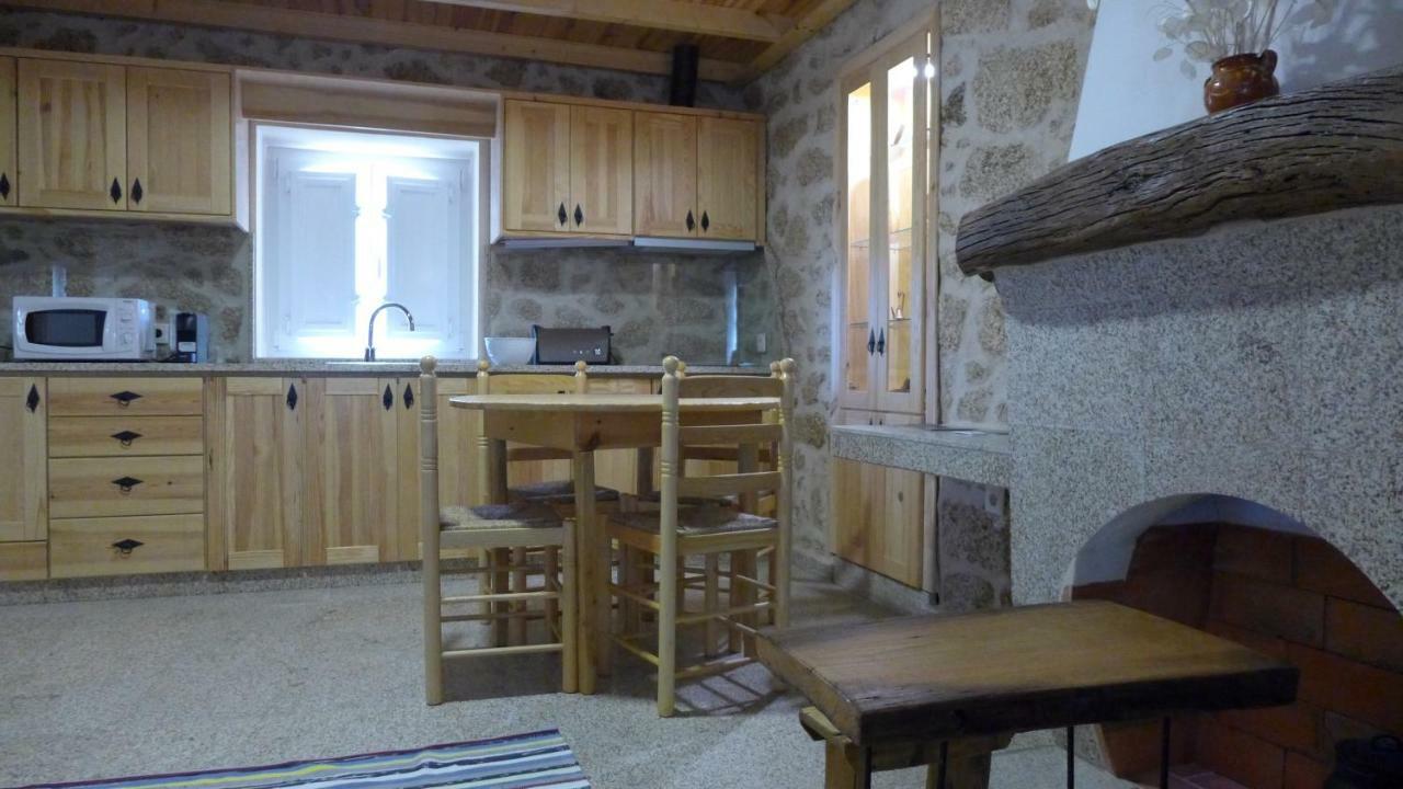 Casas Da Villa - Monsanto - Oliveira E Videira Relva  Buitenkant foto